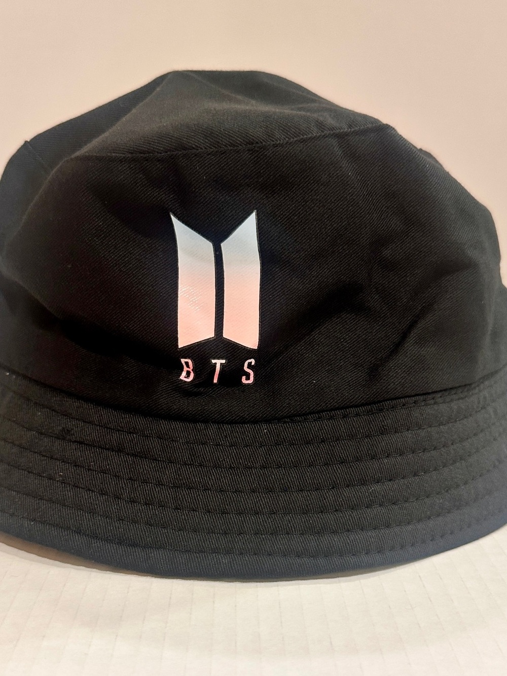 BTS Fake Love Shirt + BTS Bucket Hat Bundle Size M NIP - Picture 3 of 7